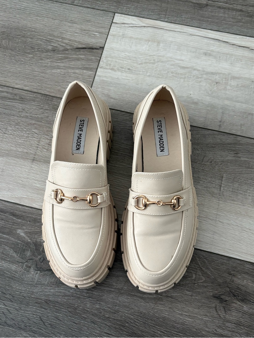 Steve Madden Cream Leather Loafers with Gold Chain Detail